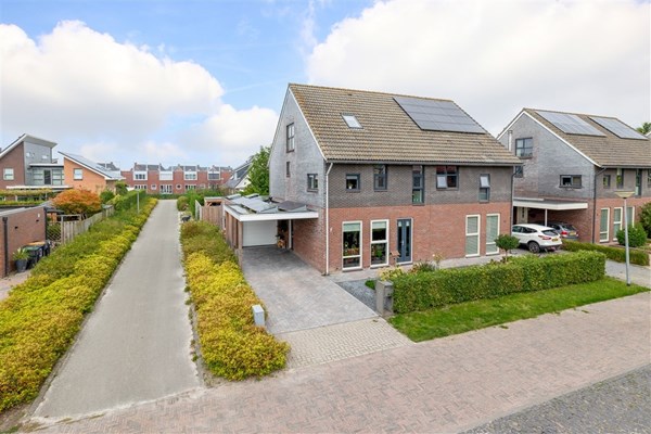 Verkocht onder voorbehoud: 2/1 kapwoning met 5 slaapkamers, gelegen in de Golflaan !